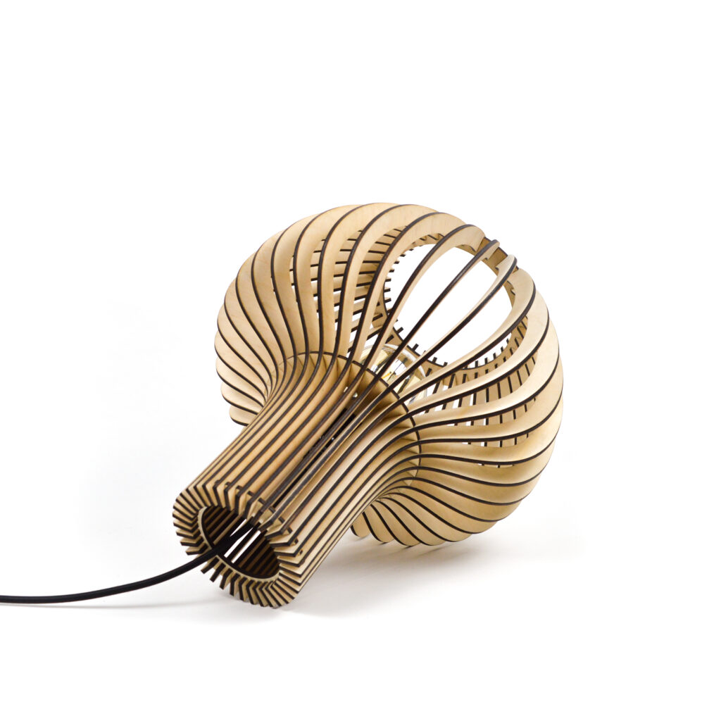 Bézier, notre suspension en bois configurable